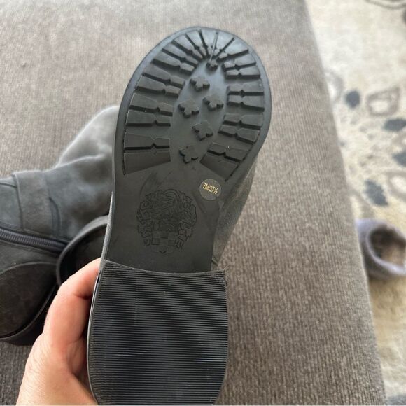 Vince Camuto VC-Webey Gray Suede Leather Ankle Booties Boots 7M - Picture 6 of 9